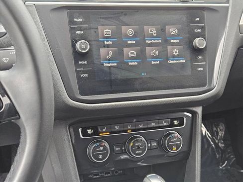 Used 2020 Volkswagen Tiguan SE image 14