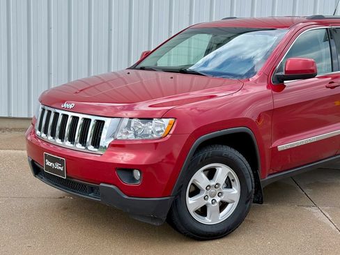 Used 2011 Jeep Grand Cherokee Laredo w/ Security & Convenience Group AWD/4WD image 2