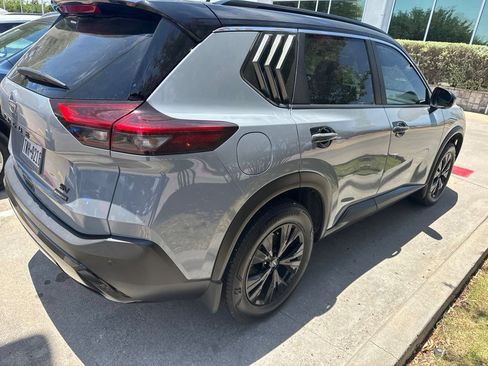 Used 2023 Nissan Rogue SV w/ SV Premium B Package FWD image 3