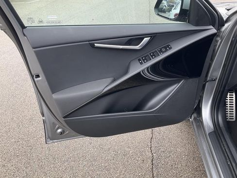 Certified 2025 Kia Niro EX Touring image 10