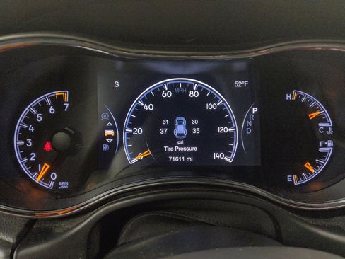 Used 2019 Jeep Grand Cherokee Altitude image 23