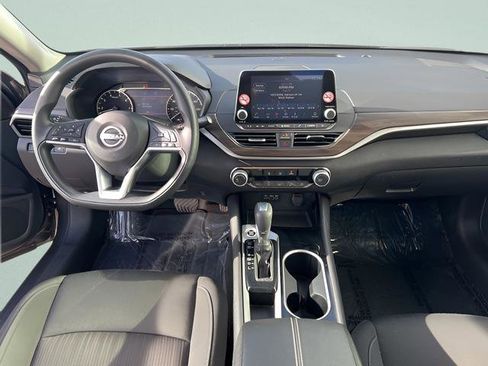 Used 2024 Nissan Altima 2.5 SV FWD image 8