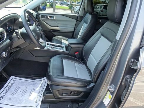 Used 2022 Ford Explorer XLT w/ Equipment Group 202A RWD image 10