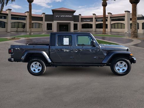 Used 2022 Jeep Gladiator Sport AWD/4WD image 9