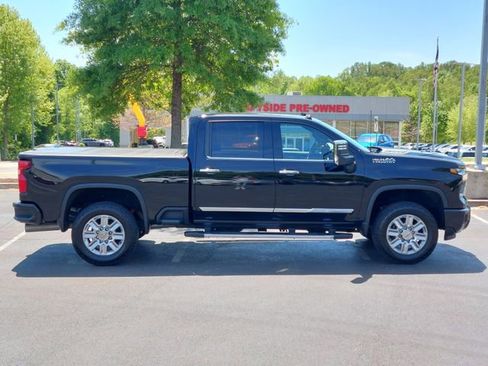 Used 2024 Chevrolet Silverado 2500 High Country w/ High Country Premium Package AWD/4WD image 11