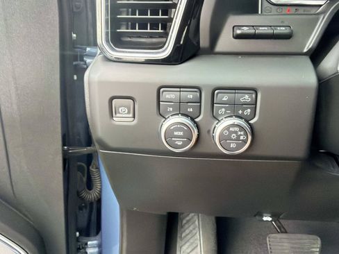 Used 2024 GMC Sierra 1500 Denali AWD/4WD image 34