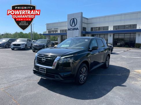 Used 2025 Nissan Pathfinder SV FWD image 1