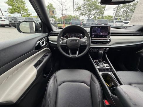 Certified 2025 Jeep Compass Limited AWD/4WD image 19