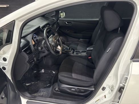 Used 2018 Nissan Leaf SV w/ SV Technology Package FWD image 11