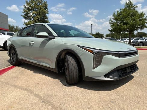 Used 2025 Kia K4 FWD image 4