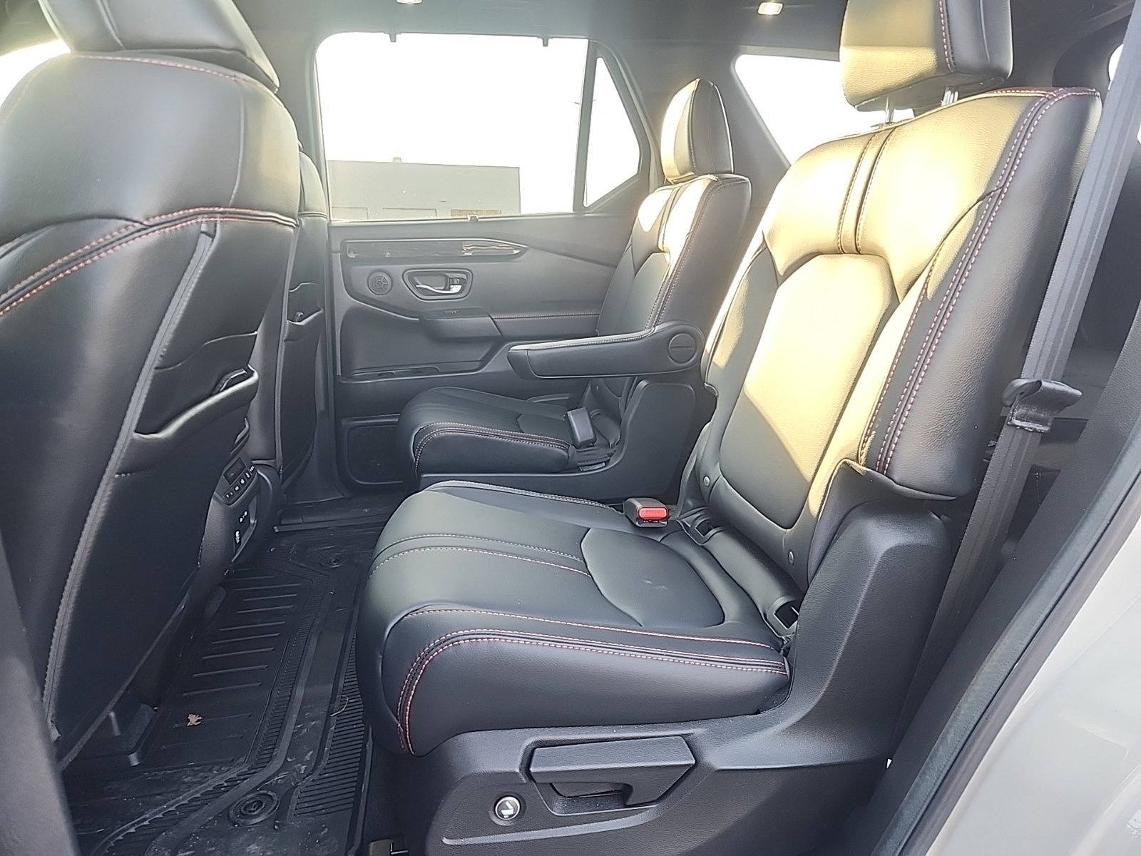 Used 2025 Honda Pilot TrailSport image 17