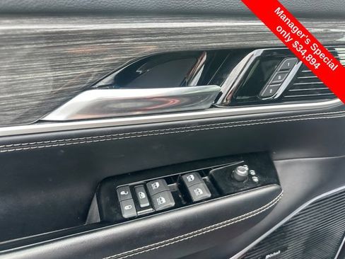 Used 2022 Jeep Wagoneer Series III w/ Premium Group I AWD/4WD image 14