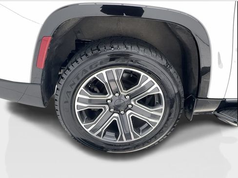 Used 2024 Jeep Wagoneer L Series II RWD image 14