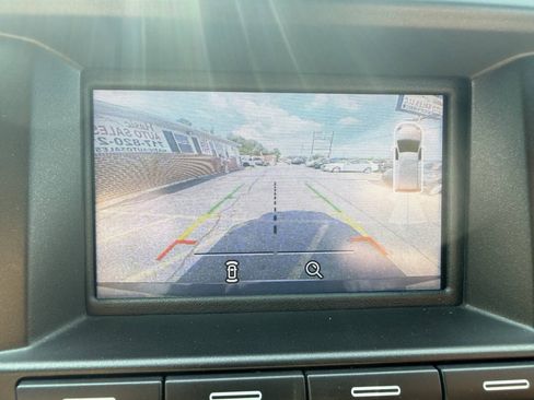 Used 2017 Ford Explorer XLT AWD/4WD image 29