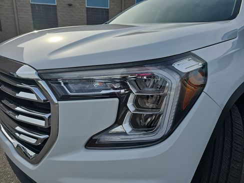 Used 2024 GMC Terrain SLT w/ Infotainment Package II image 31