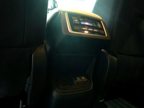 Used 2019 Subaru Ascent Premium AWD/4WD image 15