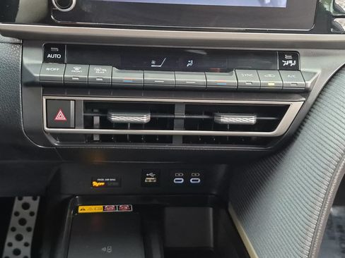 Used 2025 Toyota Camry SE FWD image 21