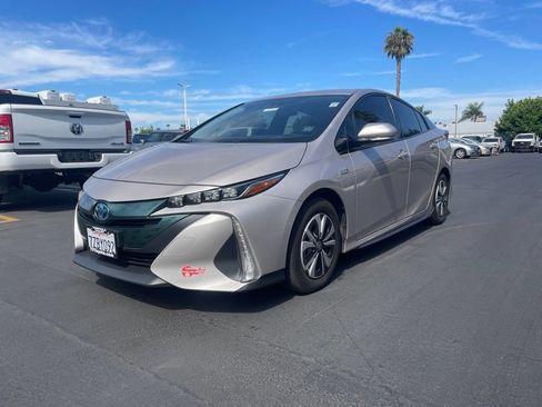 Used 2017 Toyota Prius Prime Plus w/ Preferred Accessory Package FWD image 5