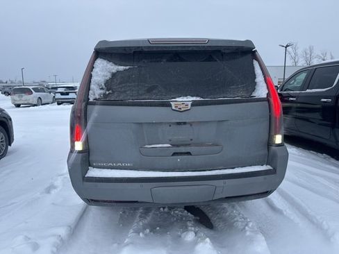 Used 2019 Cadillac Escalade ESV Luxury w/ Escalade Sport Edition image 10