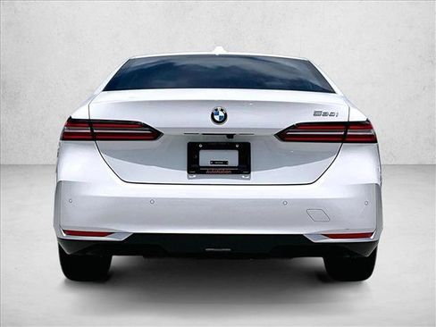 Used 2026 BMW 530i RWD image 4