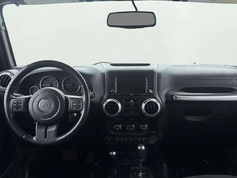 Used 2015 Jeep Wrangler Unlimited Sahara w/ Connectivity Group AWD/4WD image 15