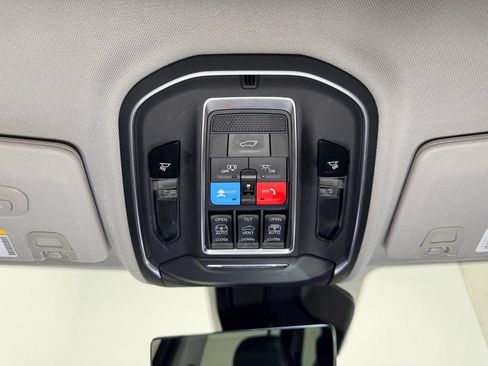 Used 2022 Jeep Grand Cherokee L Limited w/ Luxury Tech Group II AWD/4WD image 14