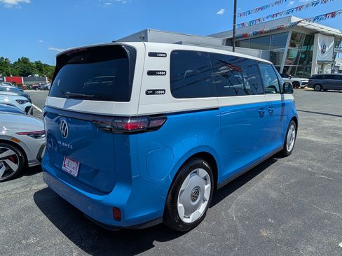 Used 2025 Volkswagen ID. Buzz Pro S Plus RWD image 3