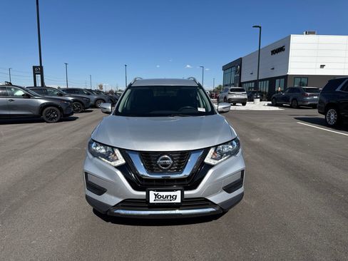 Used 2018 Nissan Rogue SV AWD/4WD image 2