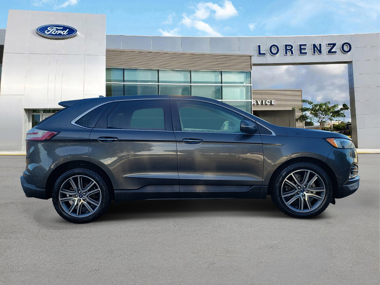 Used 2019 Ford Edge Titanium w/ Equipment Group 301A FWD image 4
