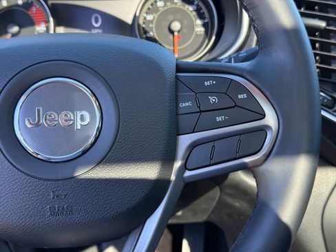 Used 2019 Jeep Cherokee Limited AWD/4WD image 16