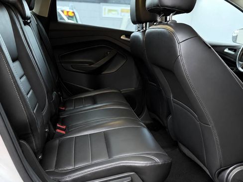 Used 2016 Ford Escape SE w/ SE Leather Comfort Package AWD/4WD image 17