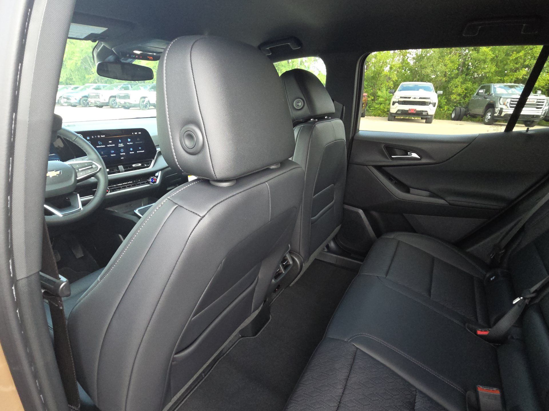 New 2027 Chevrolet Equinox LT w/ Convenience Package II FWD image 27