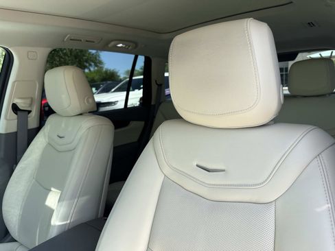 Certified 2025 Cadillac XT6 Premium Luxury w/ LPO, Floor Liner Package AWD/4WD image 24