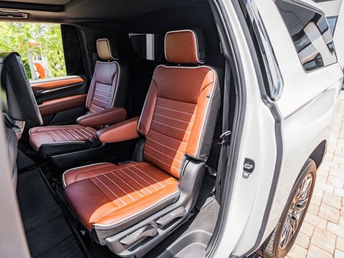 Used 2024 GMC Yukon XL Denali Ultimate AWD/4WD image 36