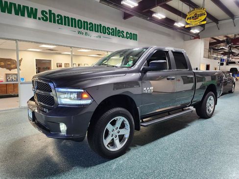 Used 2017 RAM 1500 Express AWD/4WD image 2