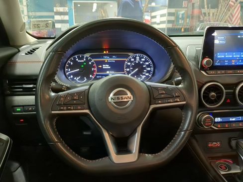 Used 2022 Nissan Sentra SR w/ Lighting Package FWD image 2