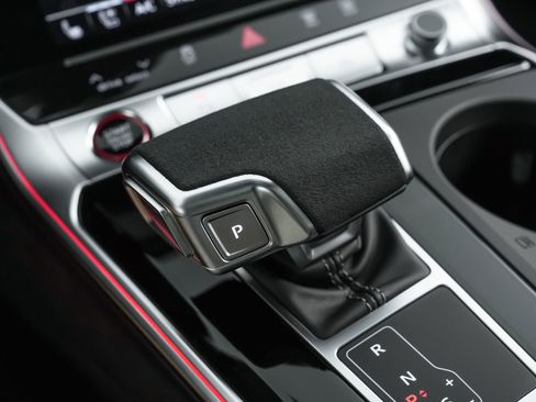 Used 2024 Audi RS 6 performance w/ Matte Carbon Package image 27