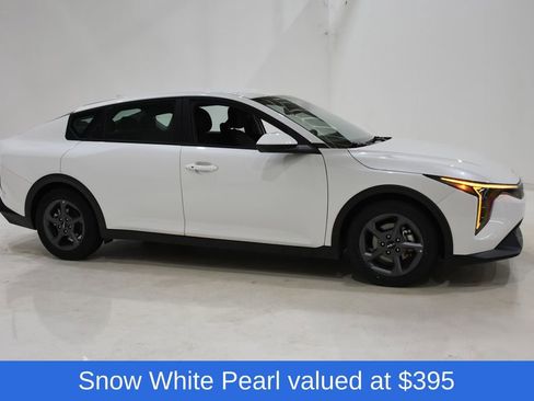 Used 2025 Kia K4 LXS image 3