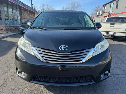 Used 2013 Toyota Sienna XLE image 5