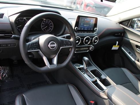Used 2025 Nissan Sentra SR w/ SR Premium Package FWD image 5