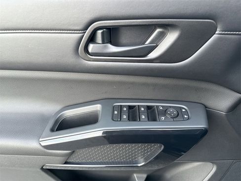 Used 2023 Nissan Pathfinder SV image 15