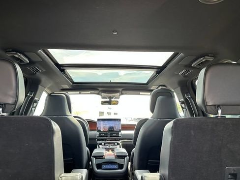Used 2022 Lincoln Navigator Reserve AWD/4WD image 13