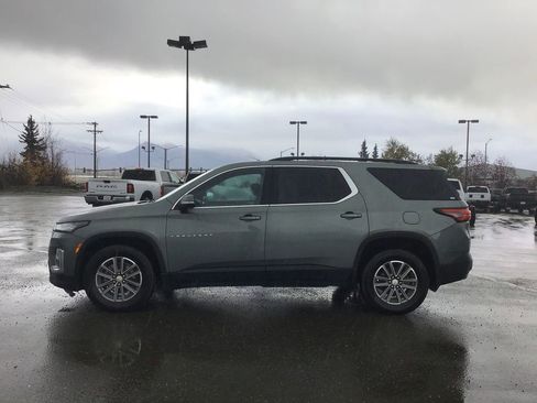 Used 2022 Chevrolet Traverse LT image 1