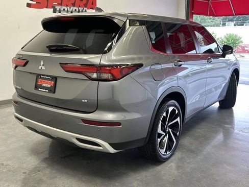 Used 2023 Mitsubishi Outlander SE FWD image 3
