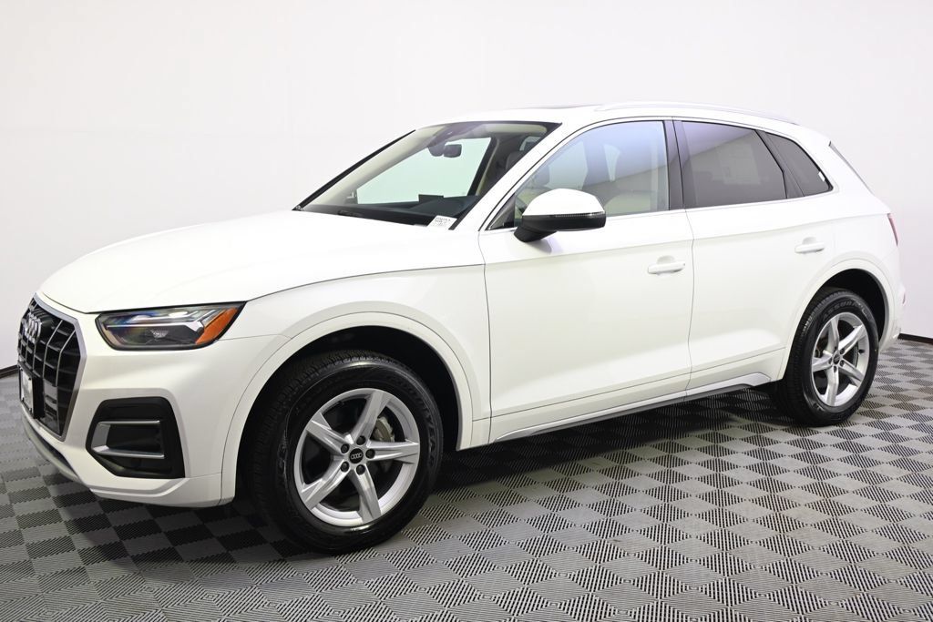 Used 2023 Audi Q5 2.0T Premium w/ Convenience Package AWD/4WD image 2