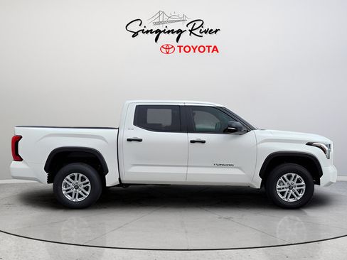 Used 2025 Toyota Tundra SR5 w/ SR5 Convenience Package AWD/4WD image 8