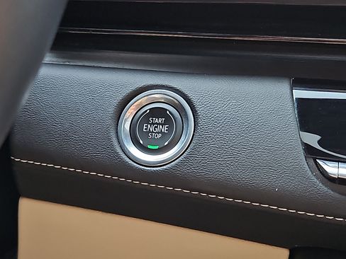 Used 2021 Cadillac Escalade Premium Luxury w/ Performance Package AWD/4WD image 24