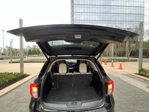 Used 2020 Ford Explorer XLT w/ Equipment Group 202A image 15