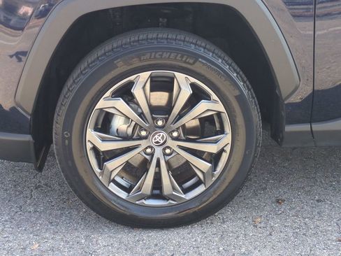 Certified 2022 Toyota RAV4 XLE Premium image 11