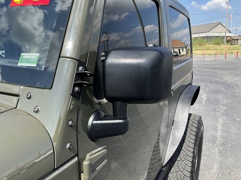 Used 2015 Jeep Wrangler Rubicon w/ Power Convenience Group AWD/4WD image 39
